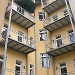 3-Raum-Fewo-Dresden-Zentrum-Balkon-Blick-Auf-Altstadt-L10