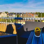 Ryde & Hyde Budget Hotel