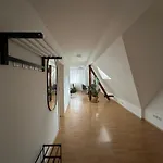Modernes Familienapartment Mit Parkplatz Nahe Grosser Garten