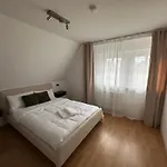 Modernes Familienapartment Mit Parkplatz Nahe Grosser Garten