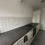 Modernes Familienapartment Mit Parkplatz Nahe Grosser Garten