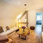 Apartment Adele im Dachgeschoß einer stilvollen Villa