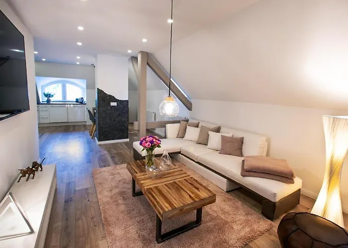 Apartment Adele im Dachgeschoß einer stilvollen Villa