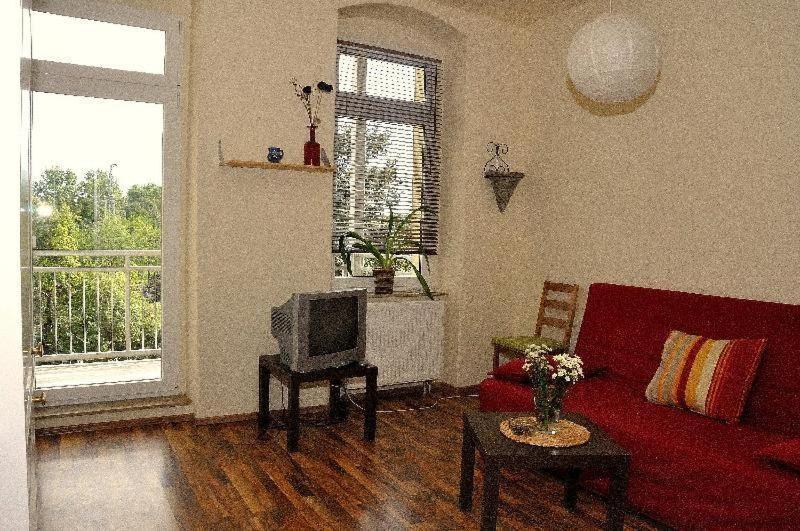 3-raum-fewo-dresden-zentrum-balkon-blick-auf-altstadt-l10 Appartement *