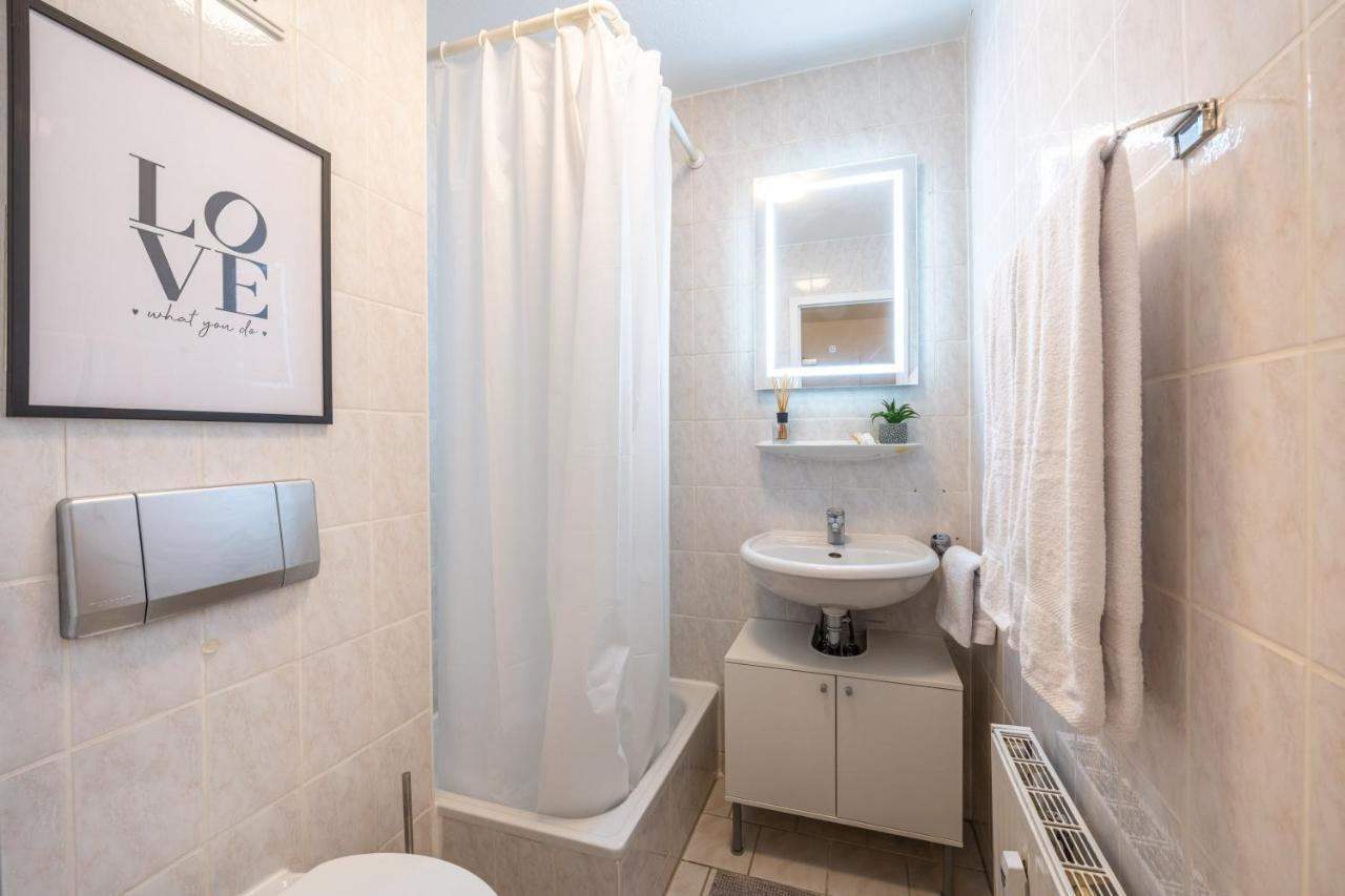 Eg Wohnung, Zentral, Anbindung, Mit Großer Terrasse Dresden
