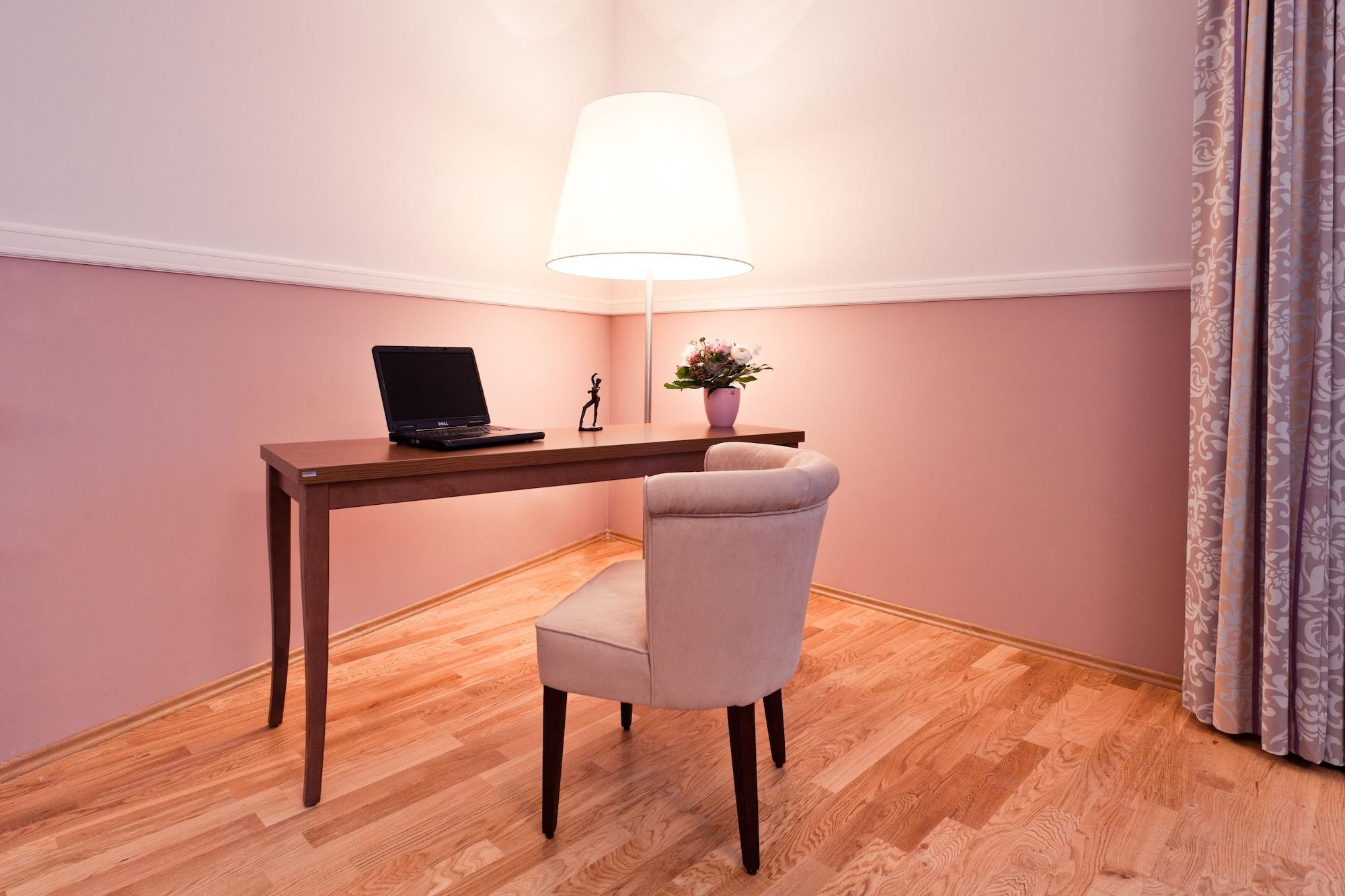 Aparthotel Am Schloss 4*