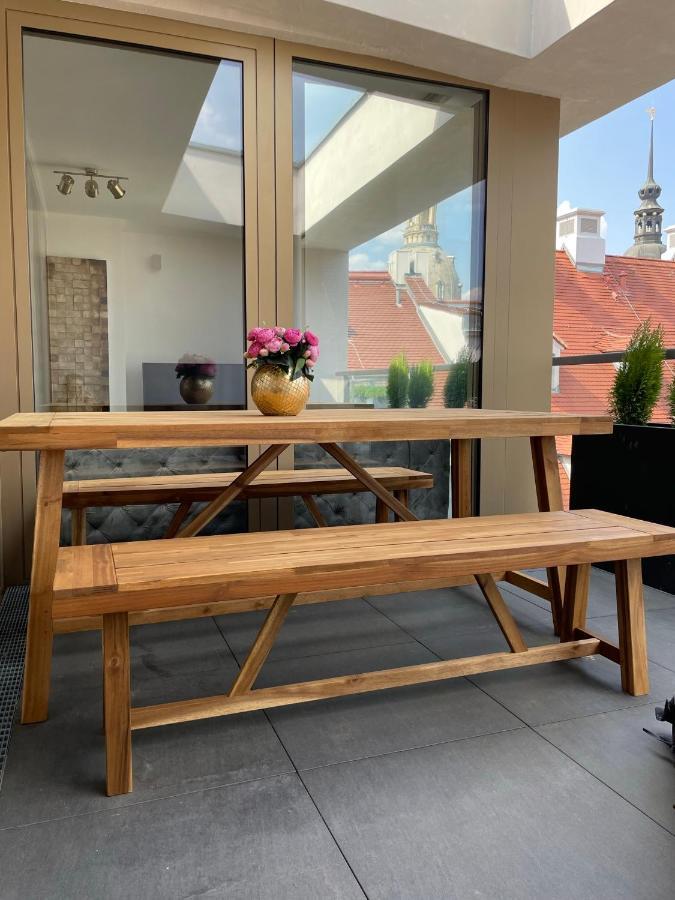 Modernes An Der Frauenkirche Ii
