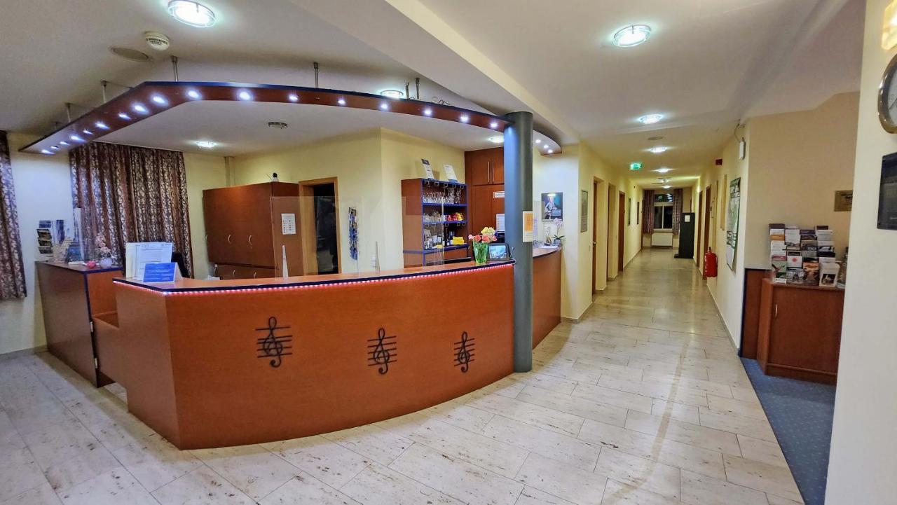 Hotel Amadeus 3*