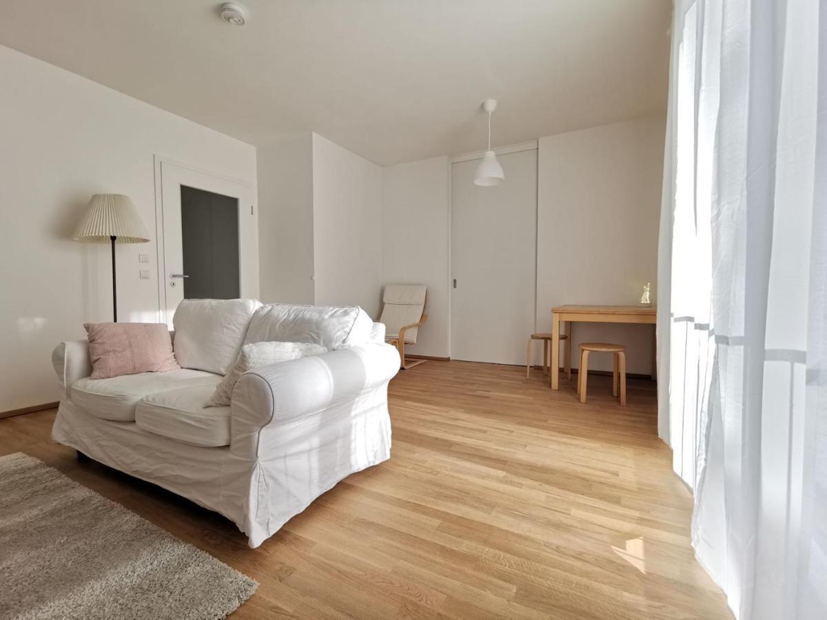 Gemuetliches In Geraeumiger Gemeinschaftswohnung Apartment *