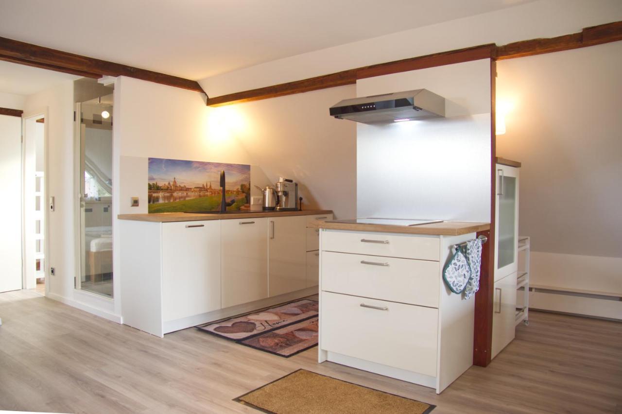 Traumzeit Mit Balkon In Vorstadtvilla