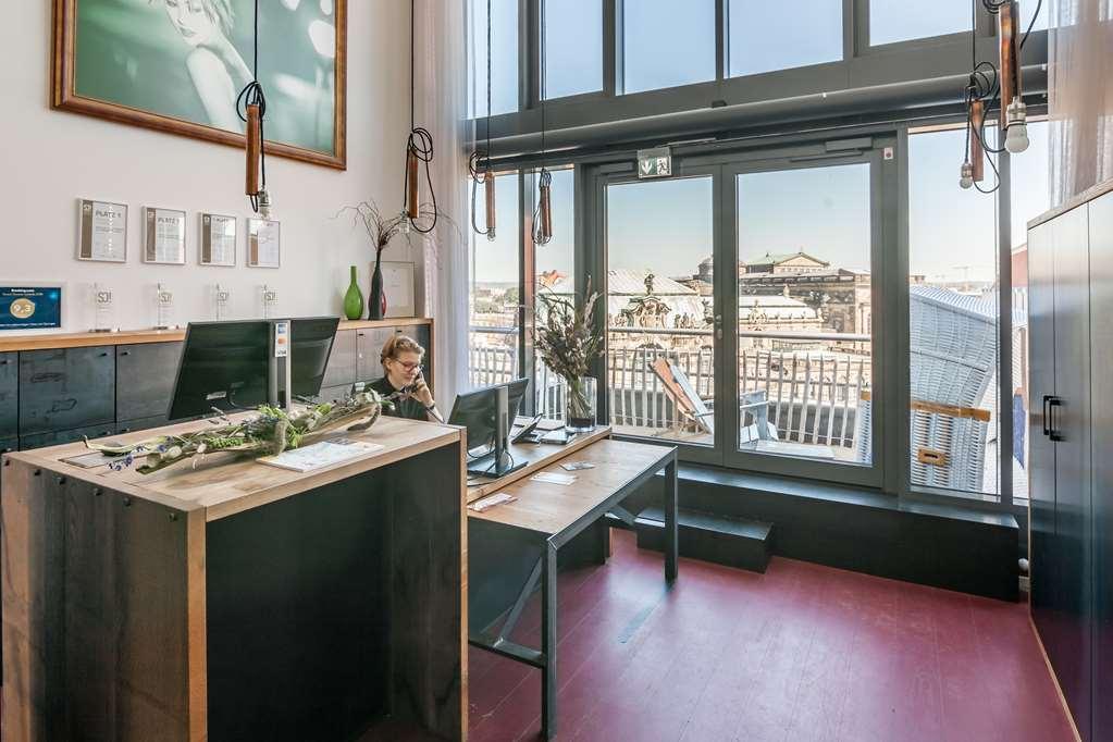 Felix Am Zwinger Aparthotel