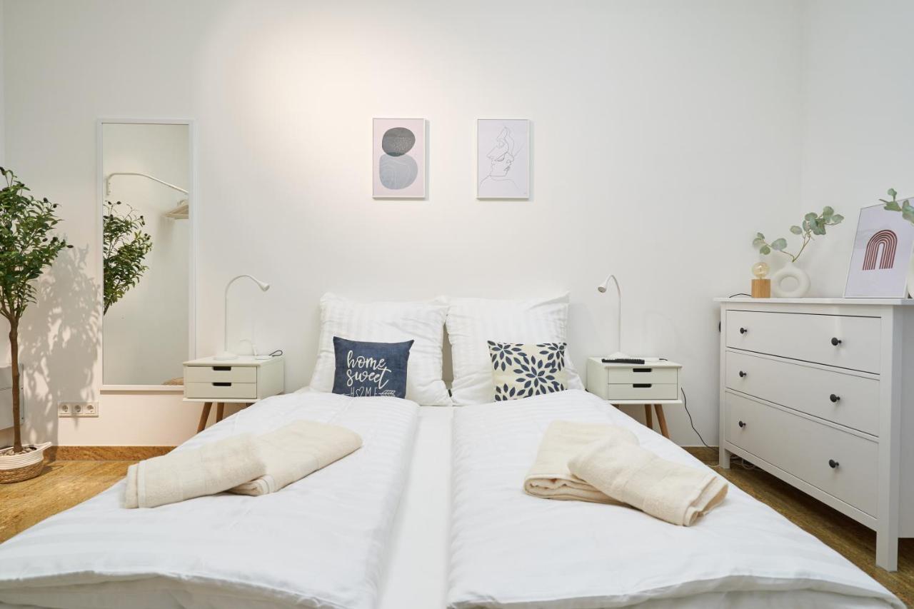 Global Living - Design I Center I Balcony I Smart-tv I Kitchen I Apartment