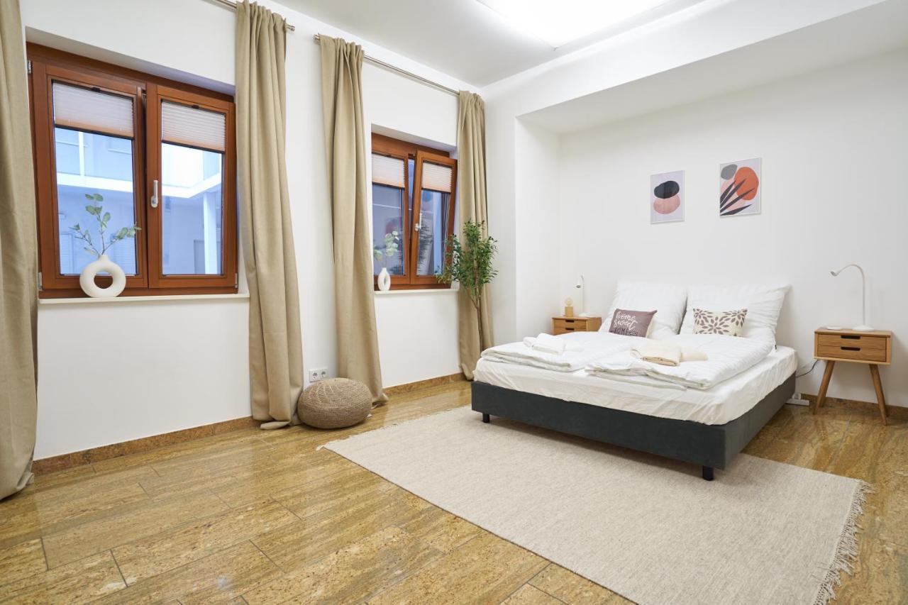 Global Living - Design I Center I Balcony I Smart-tv I Kitchen I Apartment