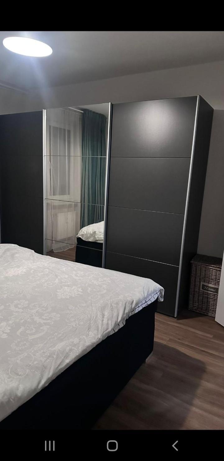 Am See/ Mit Einem Schlafzimmer, Kuche & Balkon Dresden