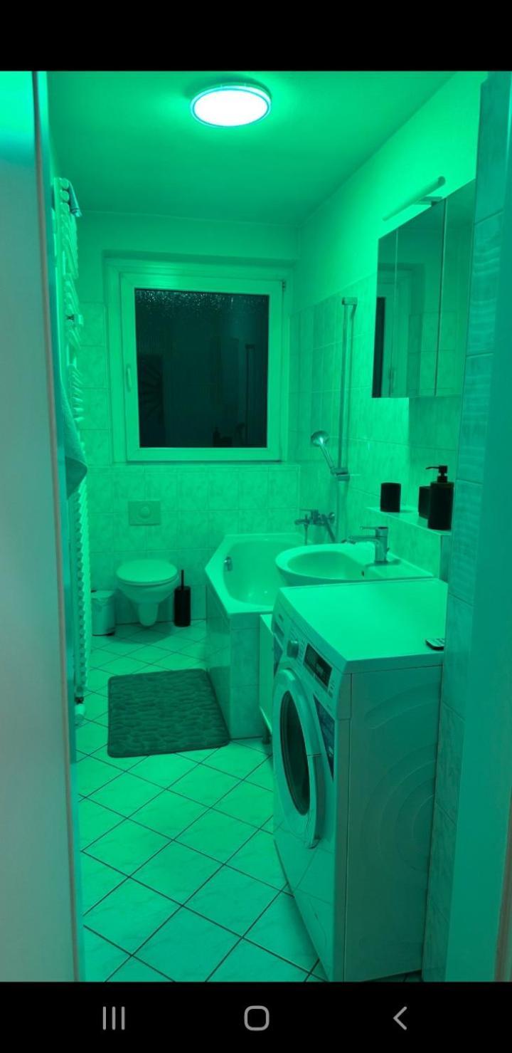 Am See/ Mit Einem Schlafzimmer, Kuche & Balkon Apartment