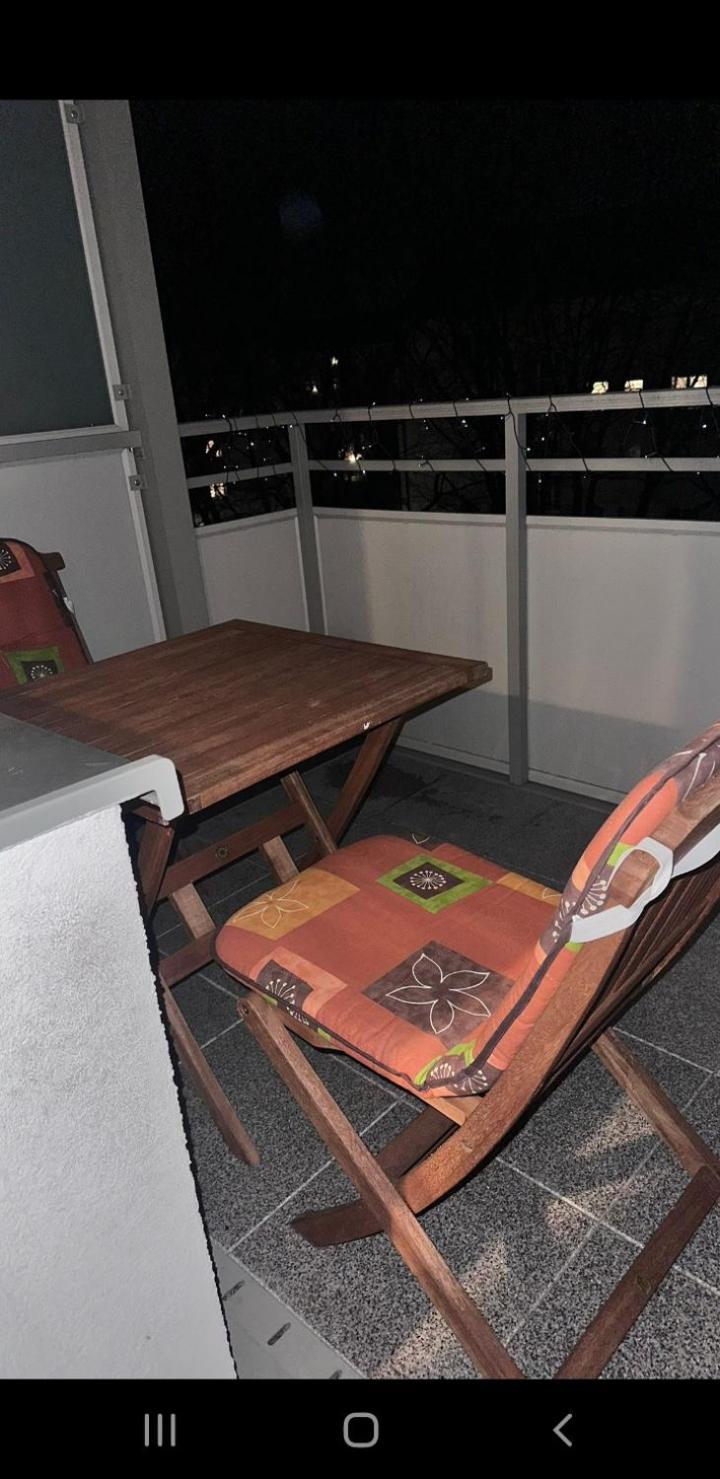 Am See/ Mit Einem Schlafzimmer, Kuche & Balkon Apartment