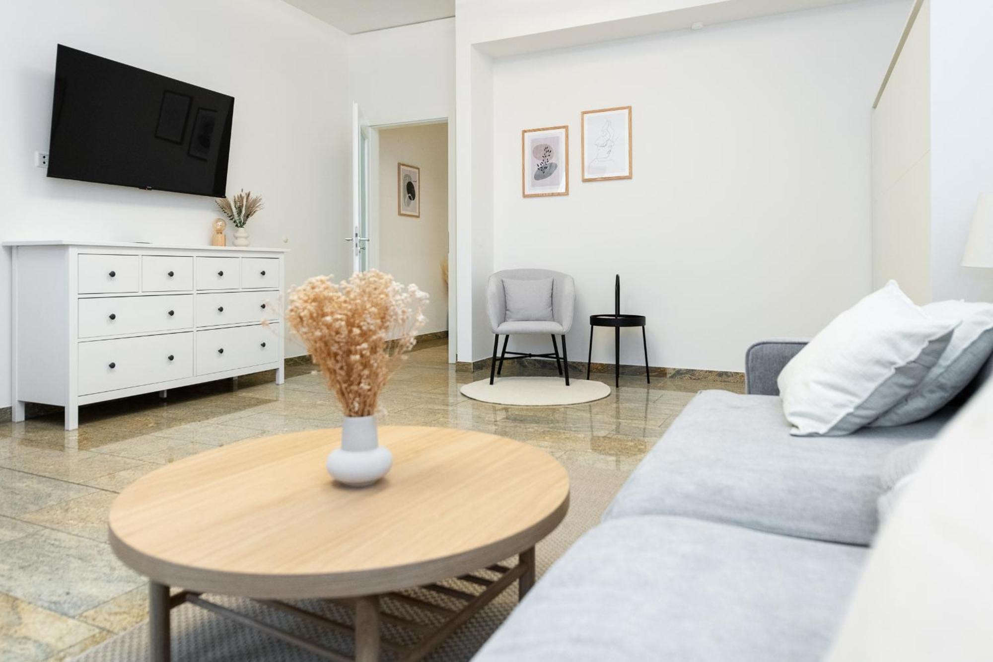 Apartment Global Living - Design I Center I Balcony I Smart-tv I Kitchen I *