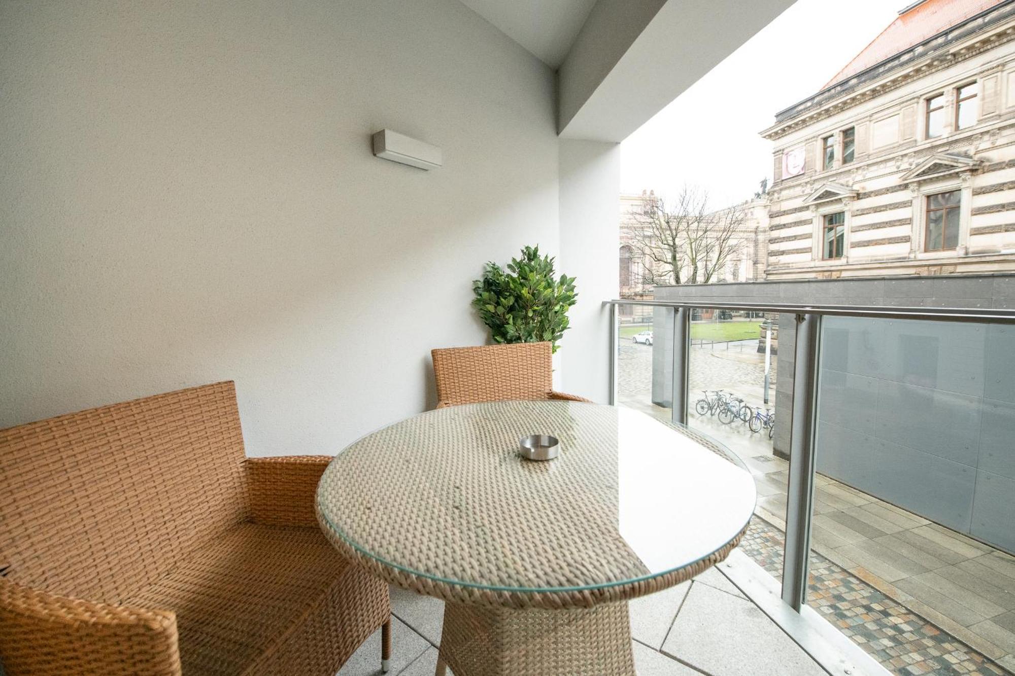 Global Living - Design I Center I Balcony I Smart-tv I Kitchen I *