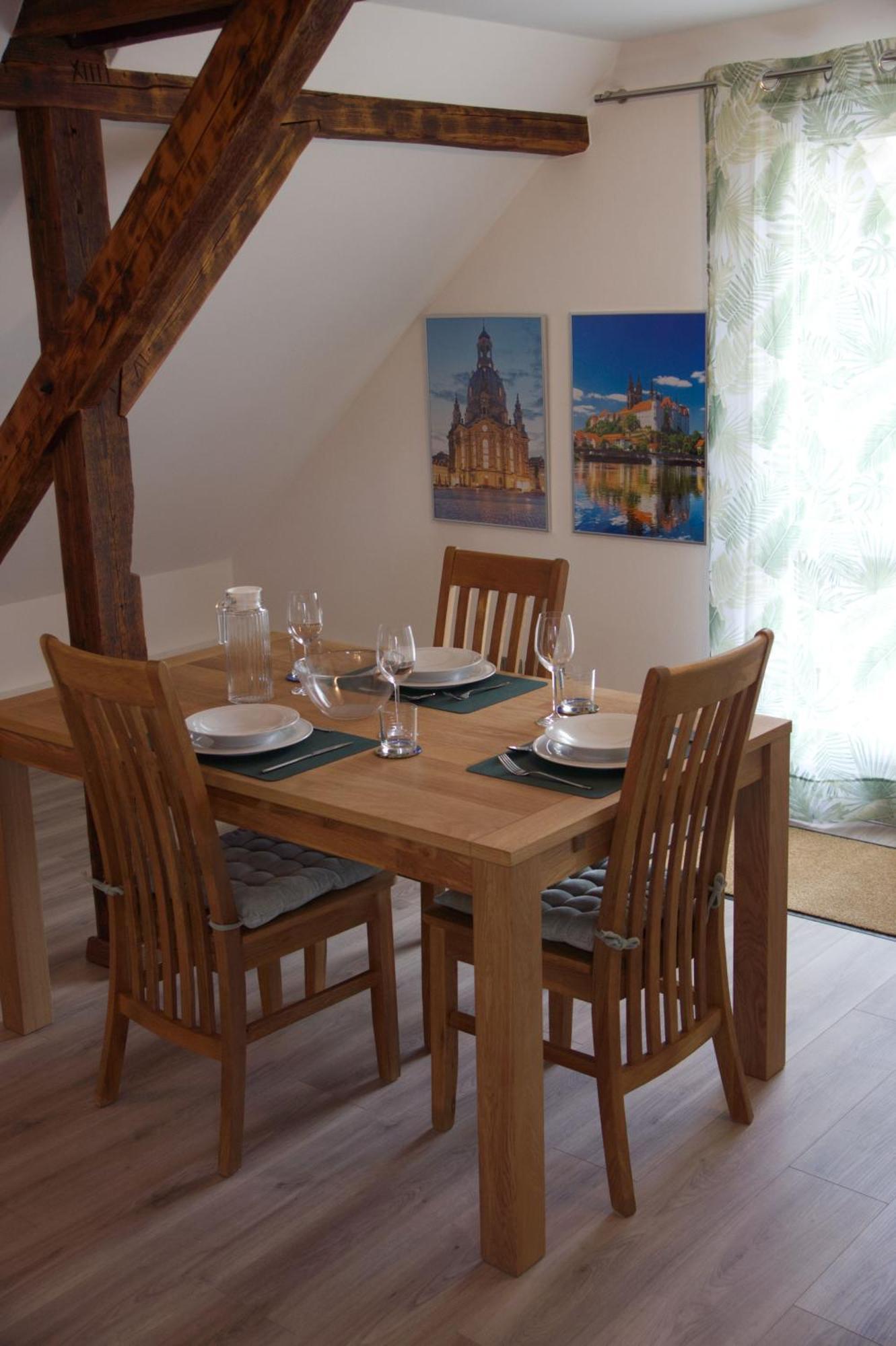 Traumzeit Mit Balkon In Vorstadtvilla *