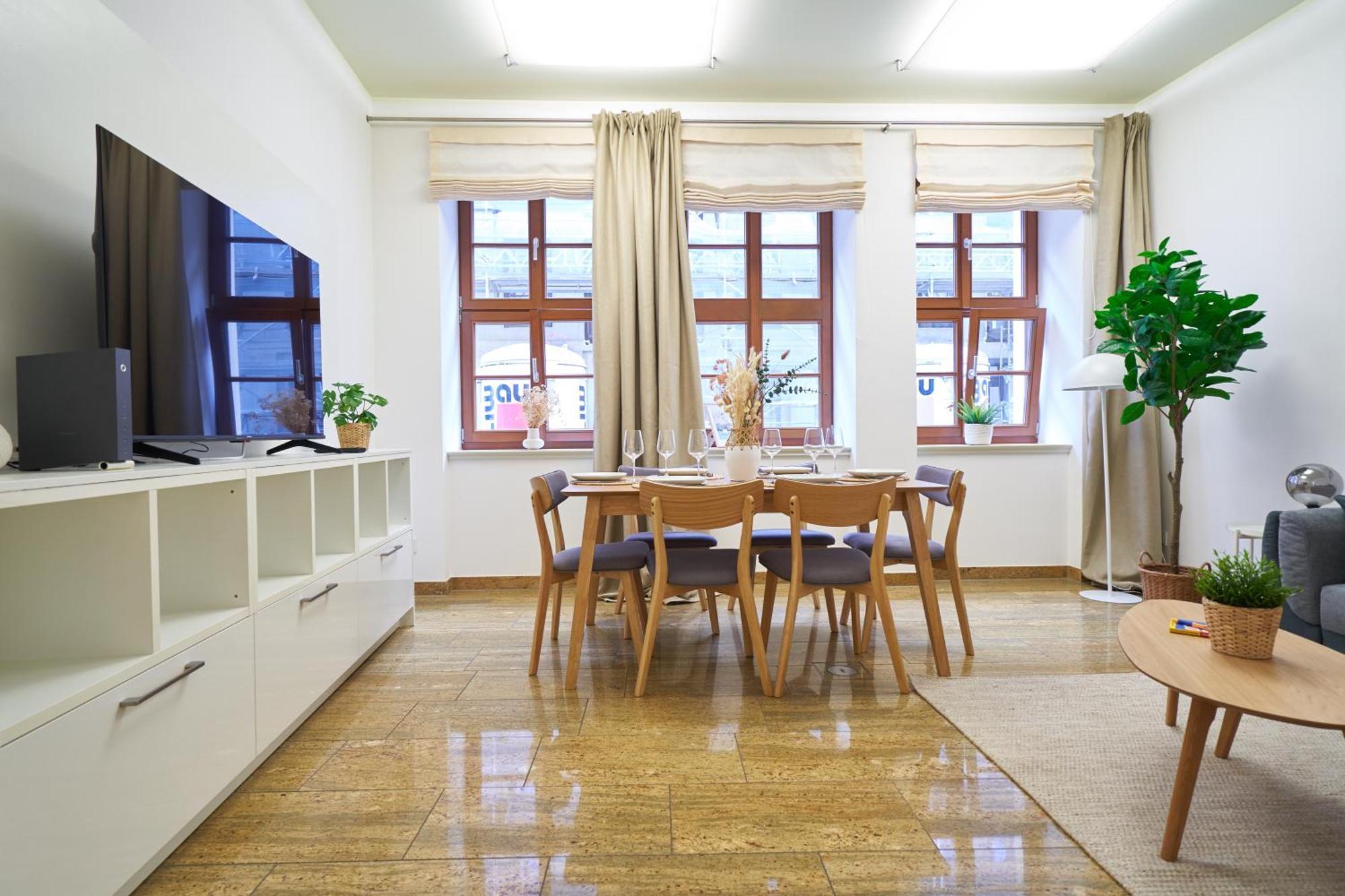 Global Living - Design I Center I Balcony I Smart-tv I Kitchen I