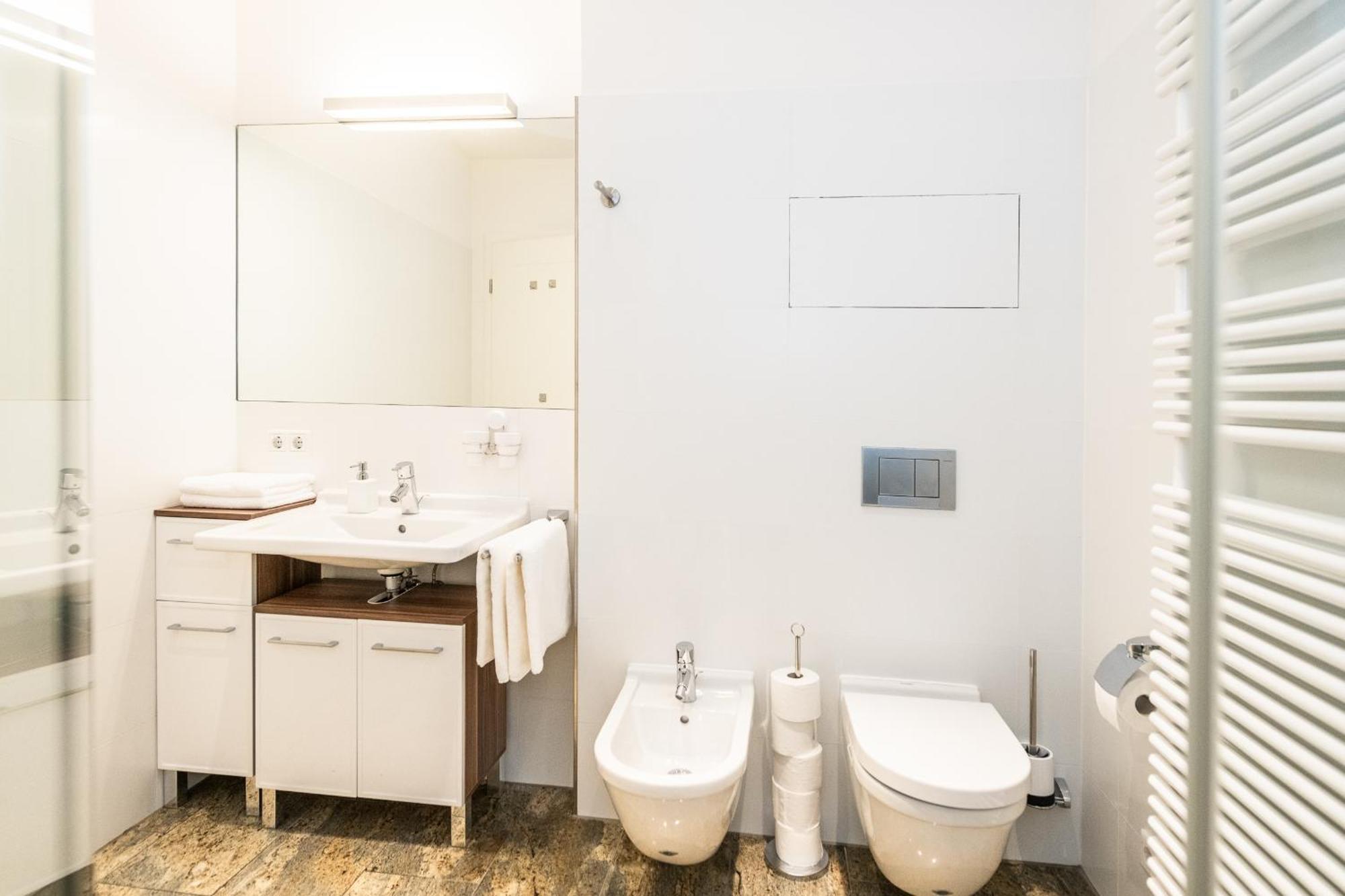 Apartment Global Living - Design I Center I Balcony I Smart-tv I Kitchen I *