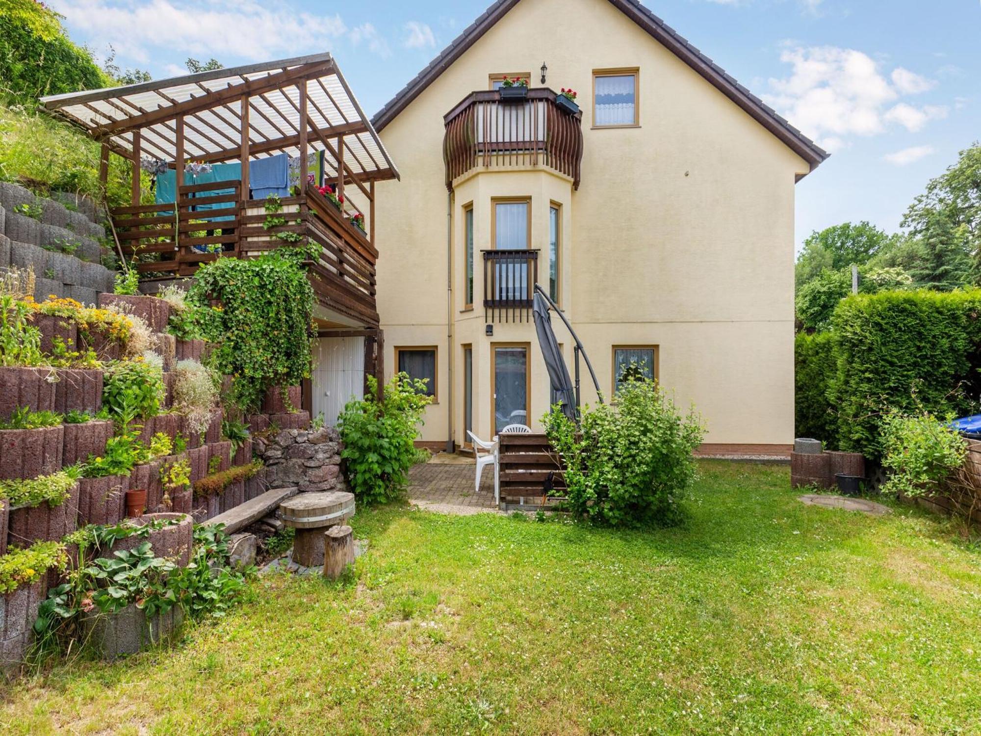 Cosy In With Balcony And Swimming Pool Apartment