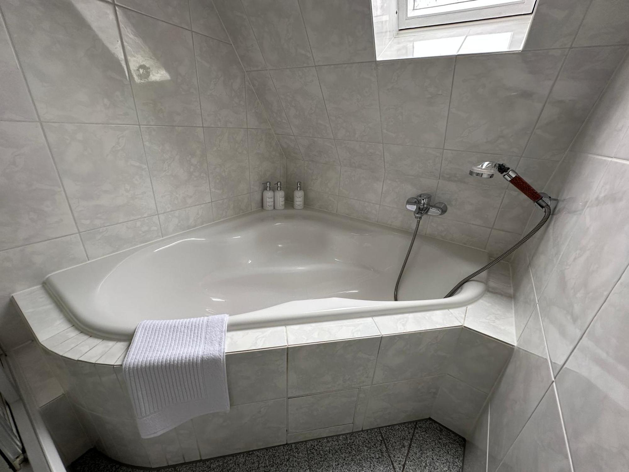 Modernes Familienapartment Mit Parkplatz Nahe Grosser Garten * Dresden