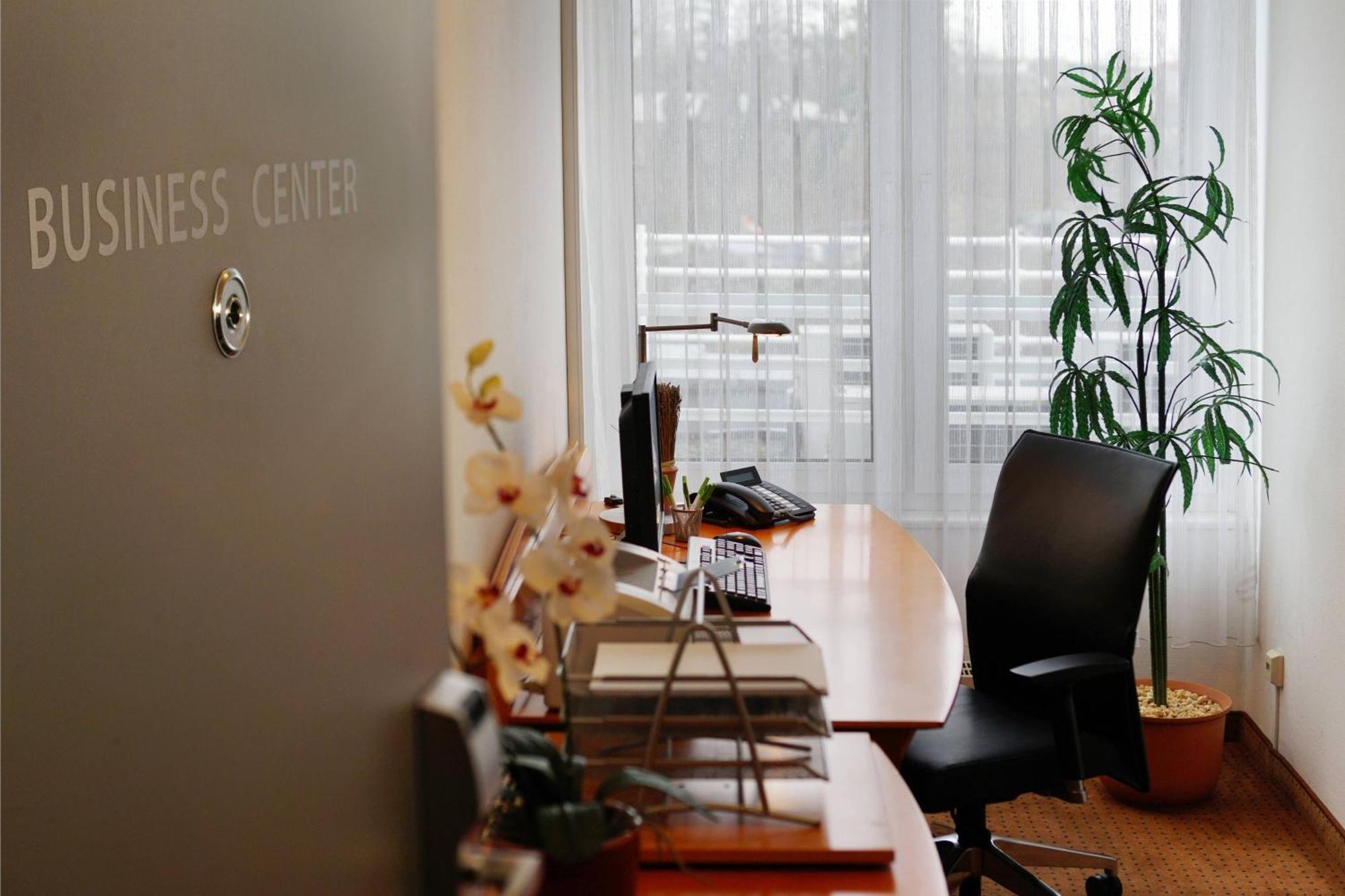 Courtyard By Marriott Hotel