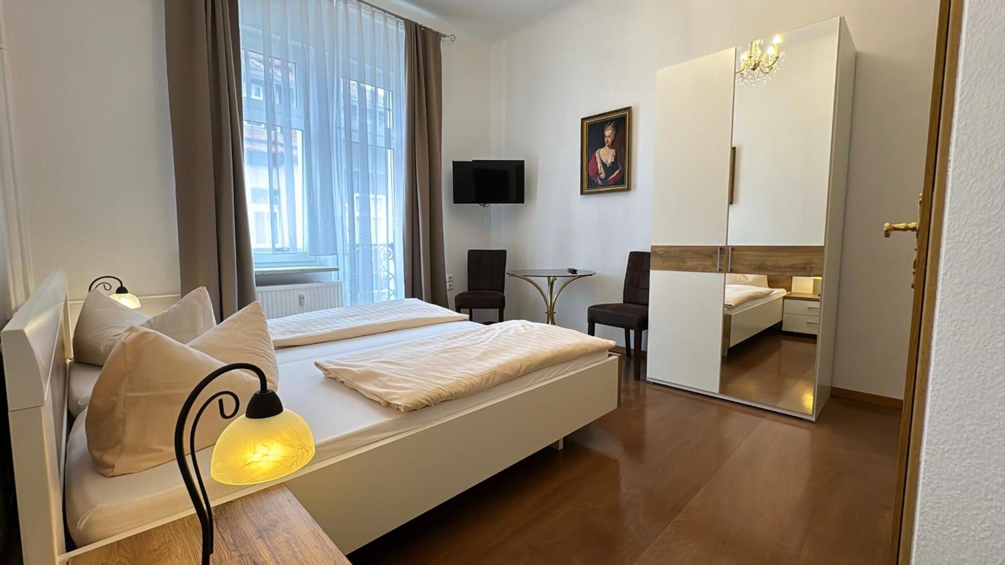 Zu Den Linden Hotel