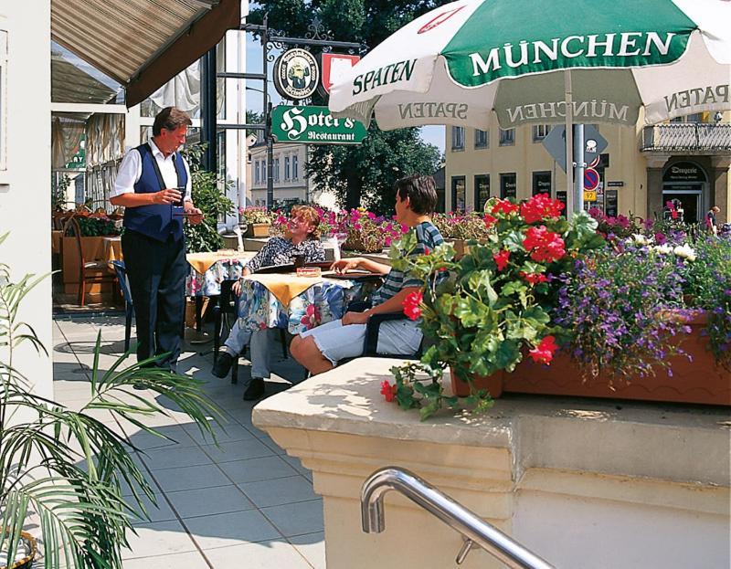 - Restaurant Kurhaus Klotzsche 3*