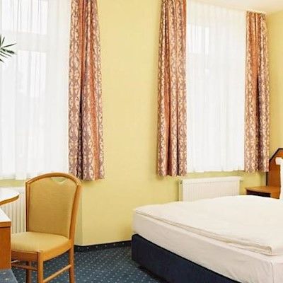 Amadeus Hotel 3*
