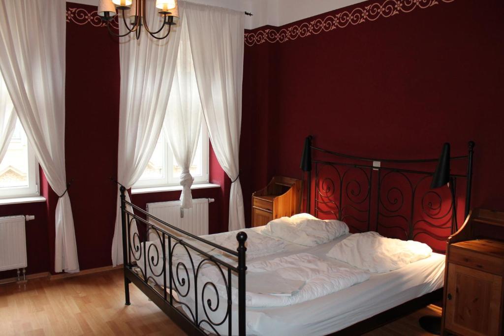Louise 20 Hostel