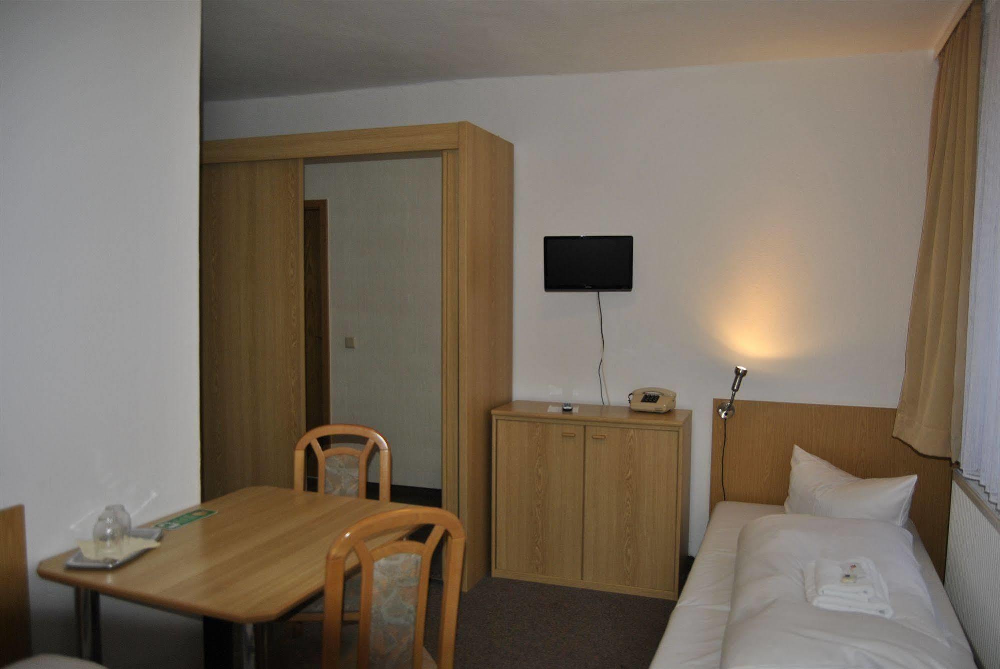 Hotel Heidenschanze 2*
