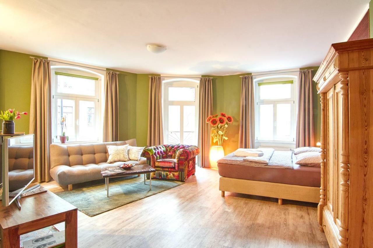 übernachtenindresden Apartment *