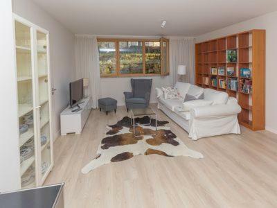 Apartment Kügelgenstraße 1 *