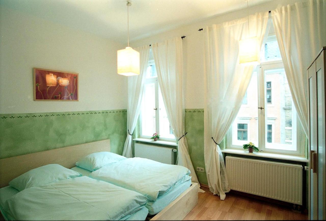 Louise 20 Hostel