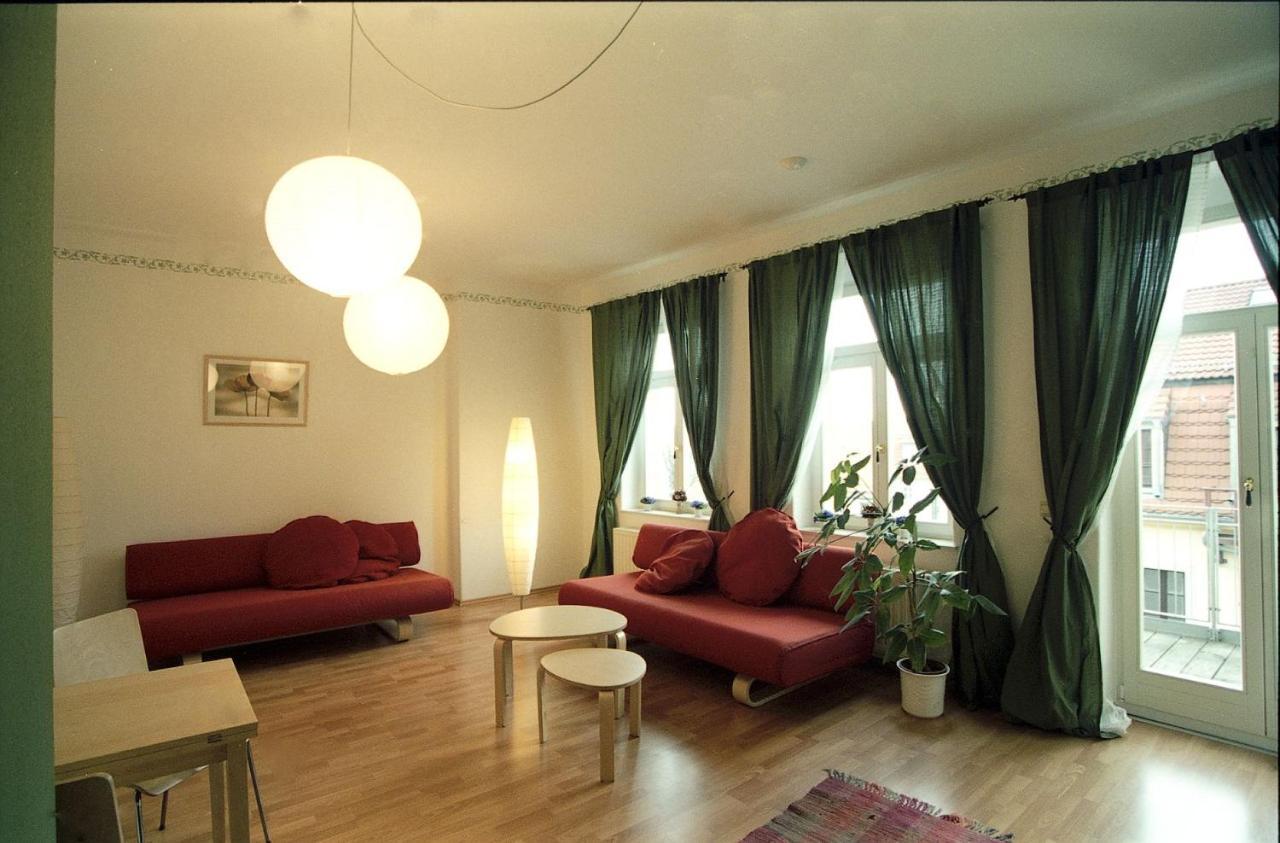 Louise 20 Hostel *