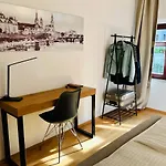 helles 2 Raum Apartment mit eigener Terrasse Dresden Altstadt
