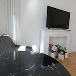 Zu Besuch im Palast - Perfekte Lage