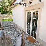 Privatsphaere Im Kutscherhaus Der Villa Golding