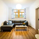 Wunderschöne Wohnung in sanierter Villa! incl WIFI