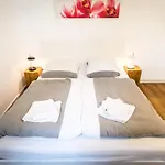 Wunderschöne Wohnung in sanierter Villa! incl WIFI