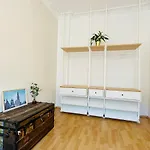 Stilvolle Altbauwohnung Am Rande Der Dresdner Neustadt