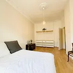 Stilvolle Altbauwohnung Am Rande Der Dresdner Neustadt