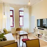 Stilvolle Altbauwohnung Am Rande Der Dresdner Neustadt