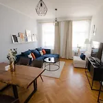 Casarina - Stilvoller Altbau In Zentraler Lage