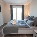 Cozy City Dream Apartment Mit Terrasse Und Parkplatz - 90M²