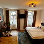 Noy\'Z In Der Belebten Neustadt