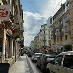 Noy\'Z In Der Belebten Neustadt