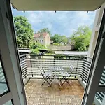 Studio-Apartment Mit Balkon